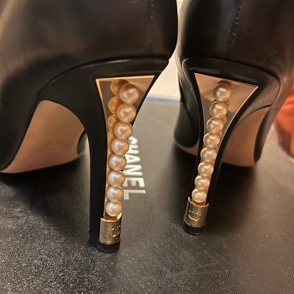 Authentic Chanel Black 17A Lambskin Leather Cc Pearl Short Ankle bootie 36.5 - Picture 5 of 11